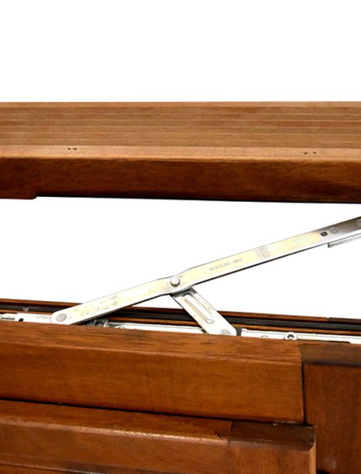 Ventana de madera antigua